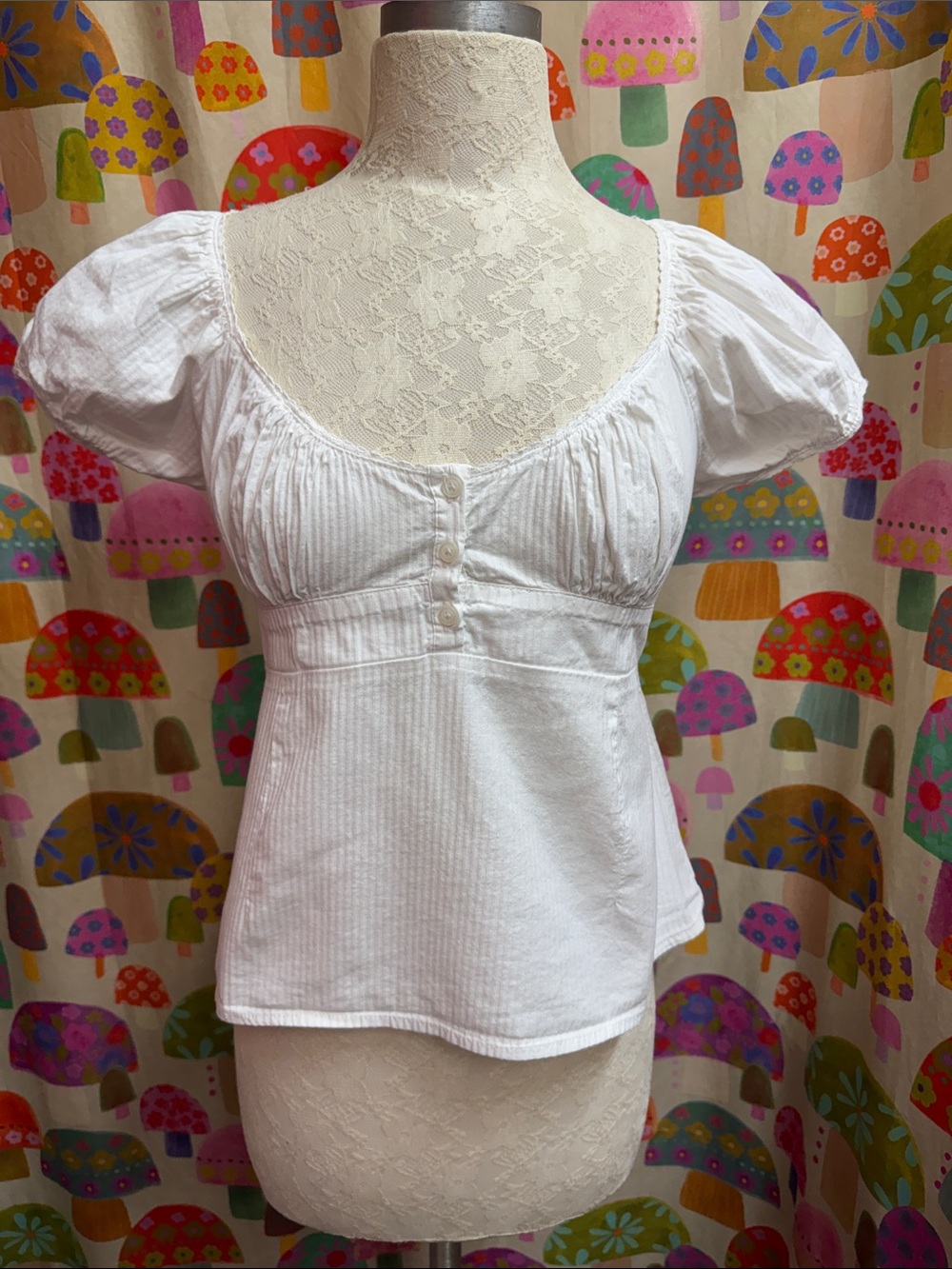 Brandy Melville White Scoop-Neck Puff Sleeve Top.